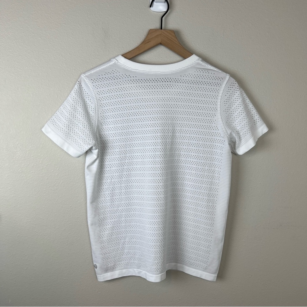 Lululemon Breeze By Short Sleeve Shirt - Picture 3 of 4